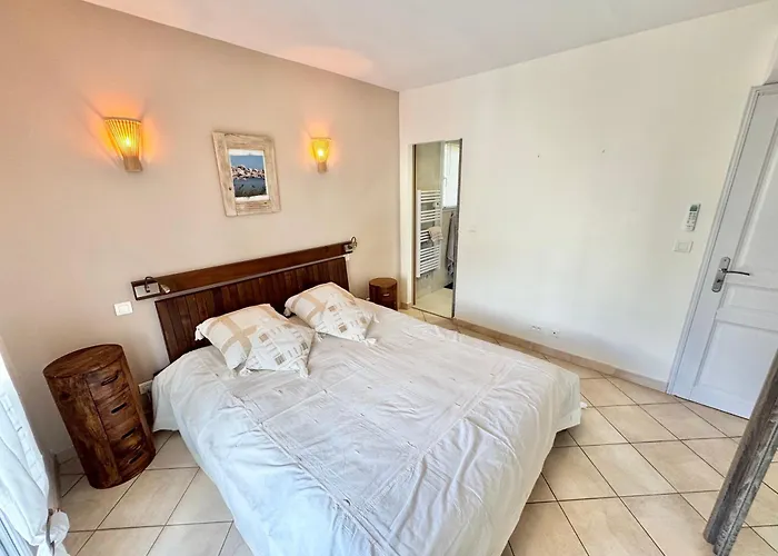 A Porto-vecchio - Prive * Porto-Vecchio (Corsica)